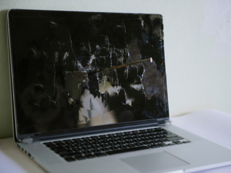 Macbook Screen Repair for Cheap 1